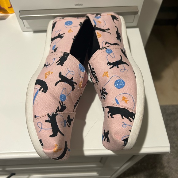 Toms Strawberry Cream Kitties Canvas Size 9 - Picture 5 of 7